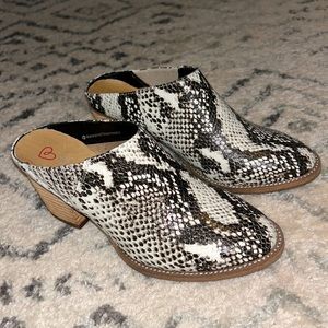 Blondo Snakeskin Print Mules W7.5